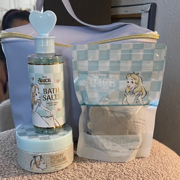 Alice in Wonderland (AiW)- Bath Salts, Scrub, Poof, Bath Bomb & Shroom Balm - Picture 10 of 14